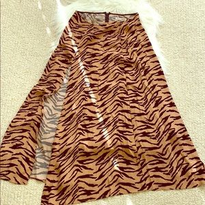 Reformation Size 4 Leopard Print Skirt